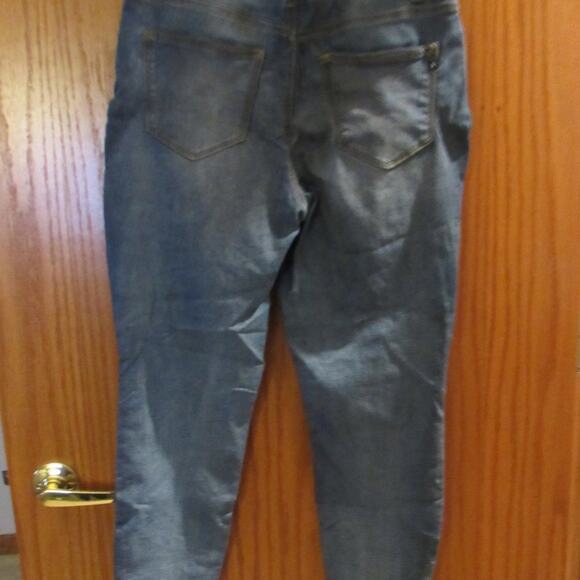 M Jeans, Ripped Style with Plaid Underlay – Small Short - Picture 4 of 5